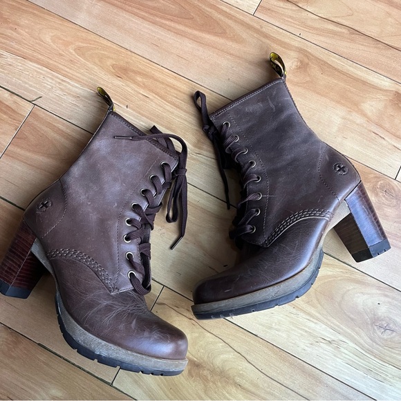 Dr. Martens Diva Darcie Sz 7 Brown Leather Lace Up Heeled Court Boots Victorian - Picture 3 of 8